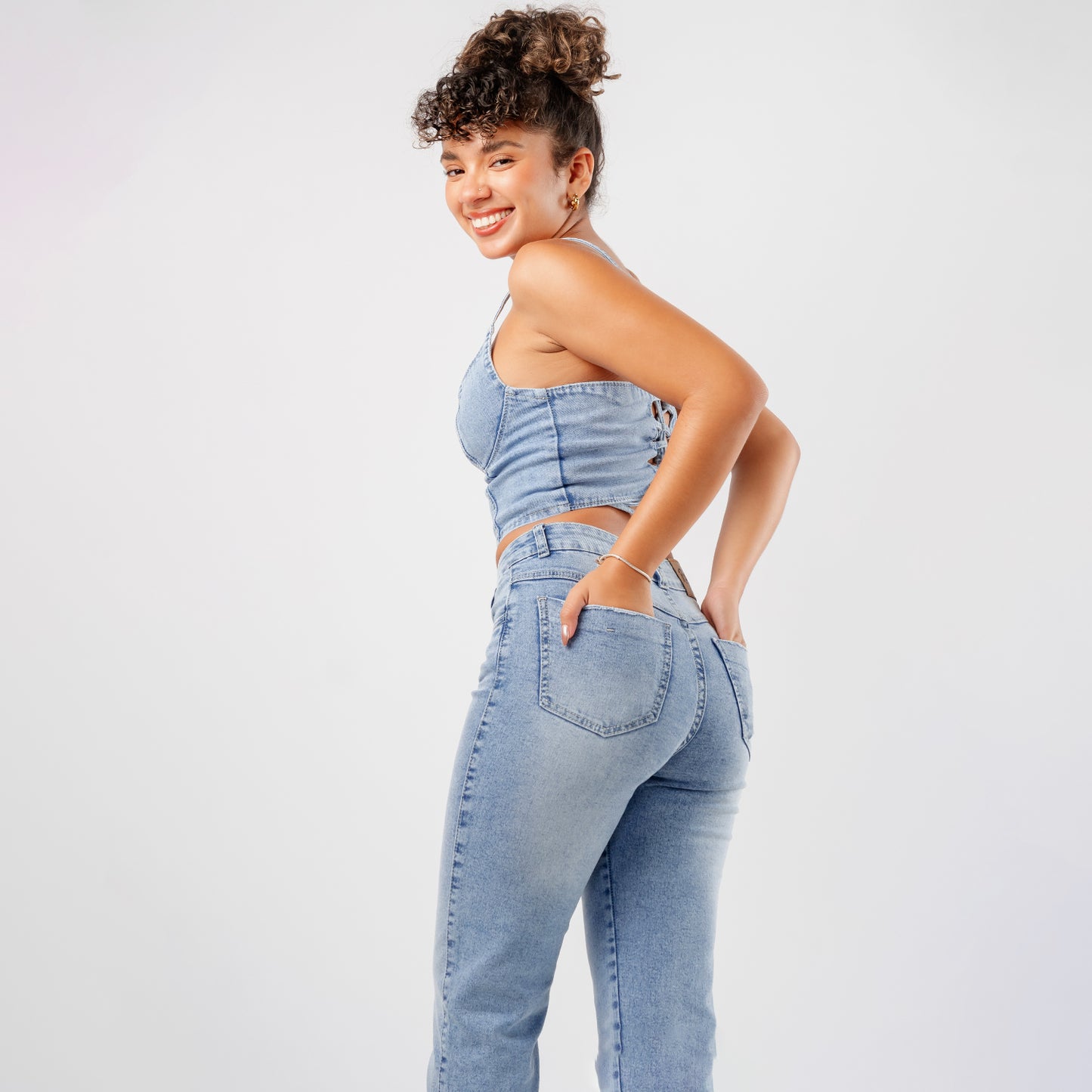 Jean Mom Noah tiro alto