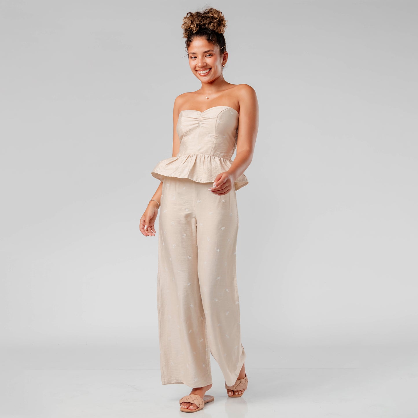 Pantalon Recto en Lino Bordado