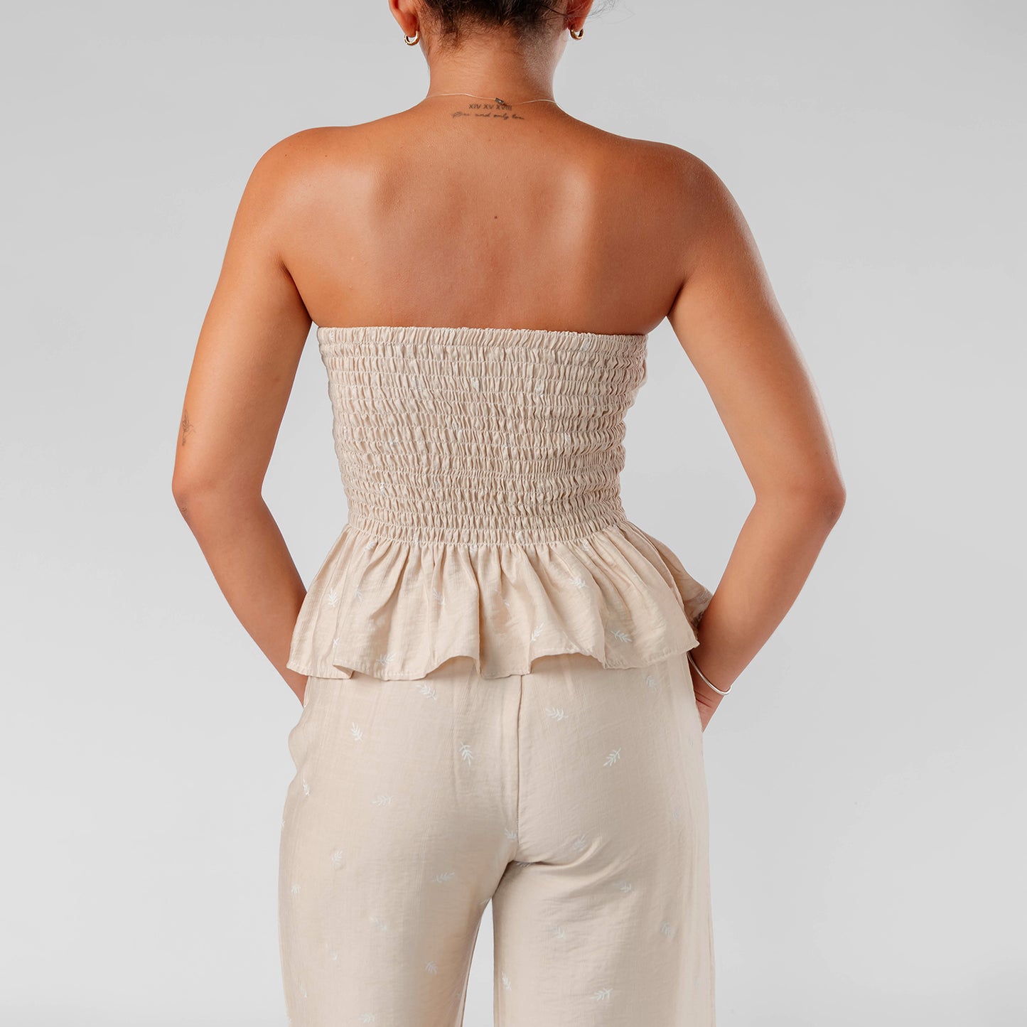 Blusa Strapless en Lino con Bobos
