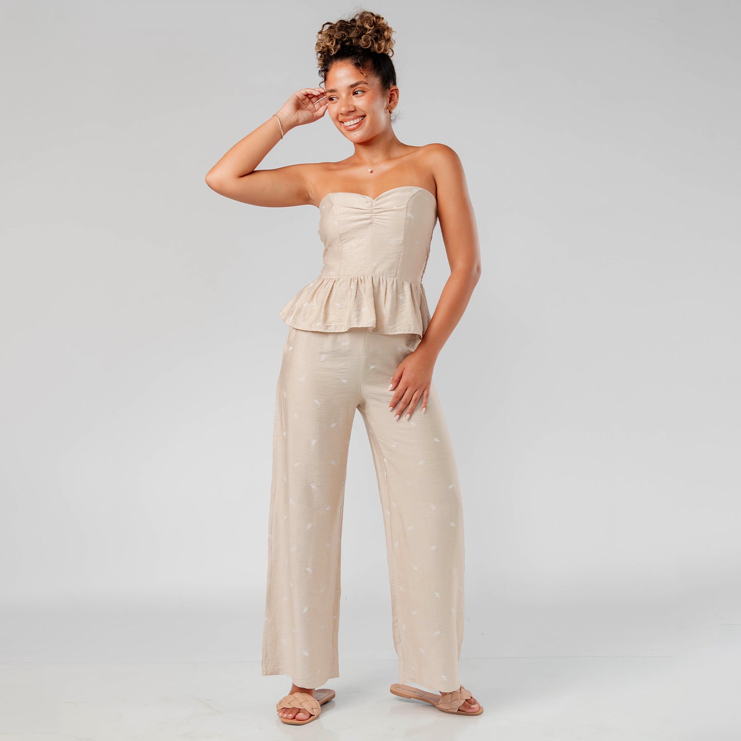 Blusa Strapless en Lino con Bobos