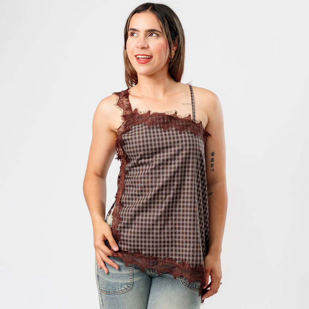 Blusa Asimétrica Violeta con Blonda Marrón