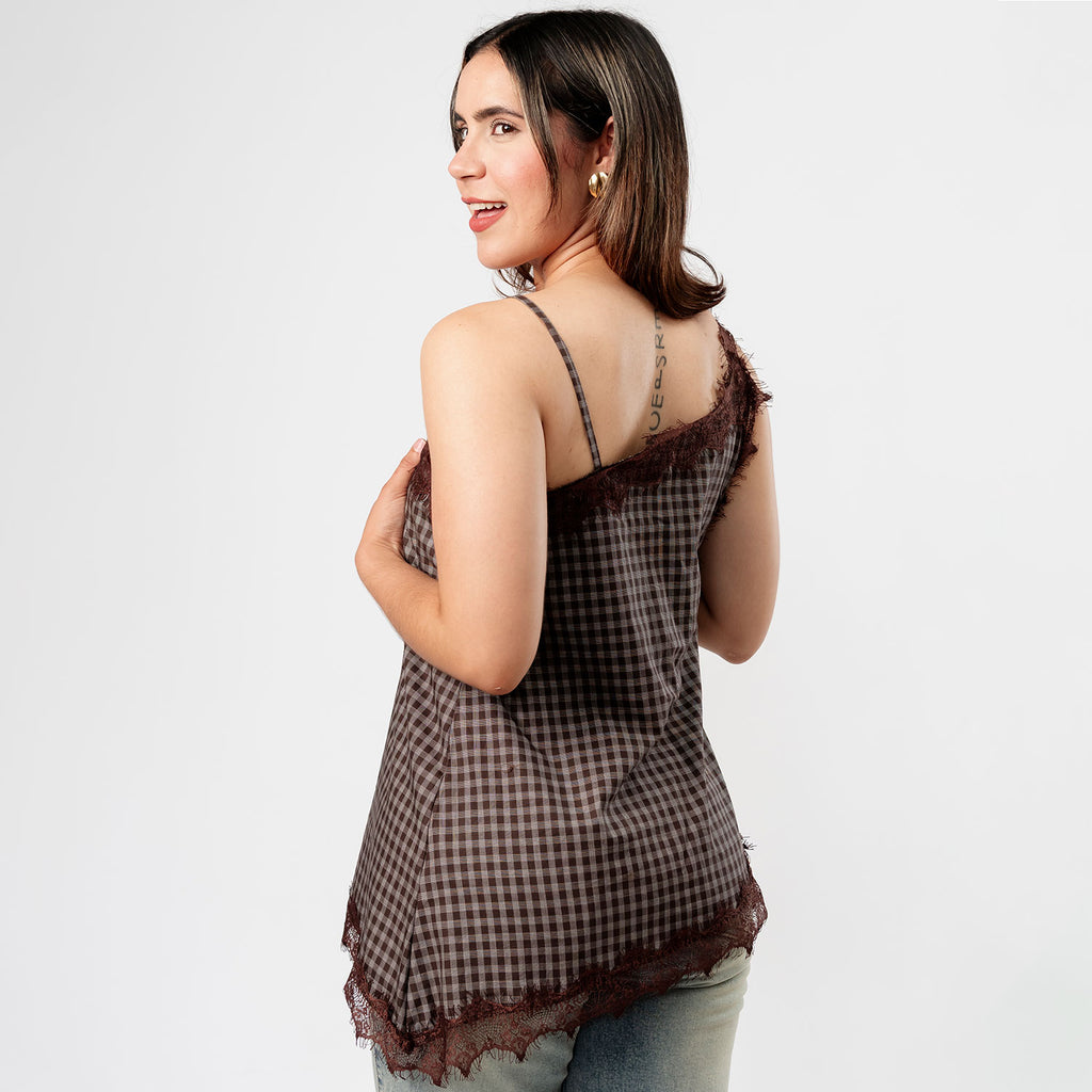Blusa Asimétrica Violeta con Blonda Marrón