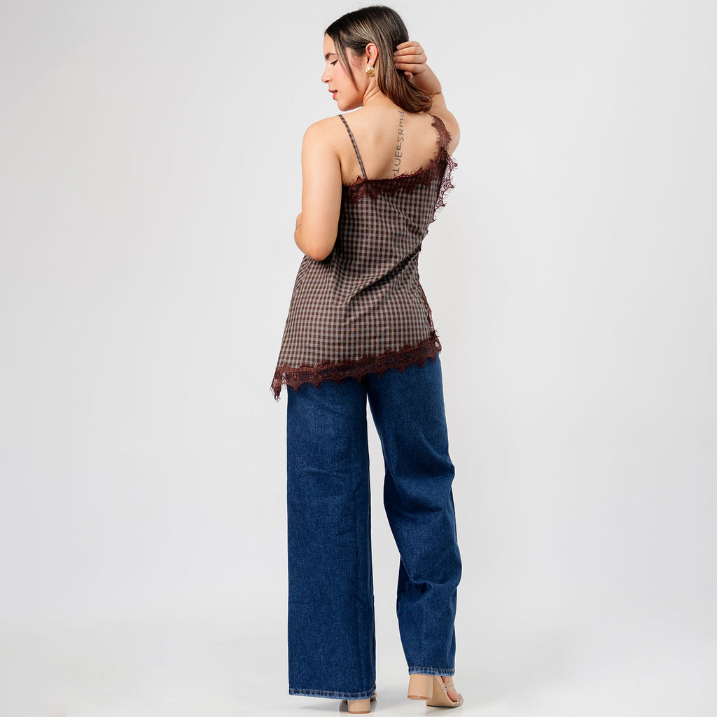 Blusa Asimétrica Violeta con Blonda Marrón