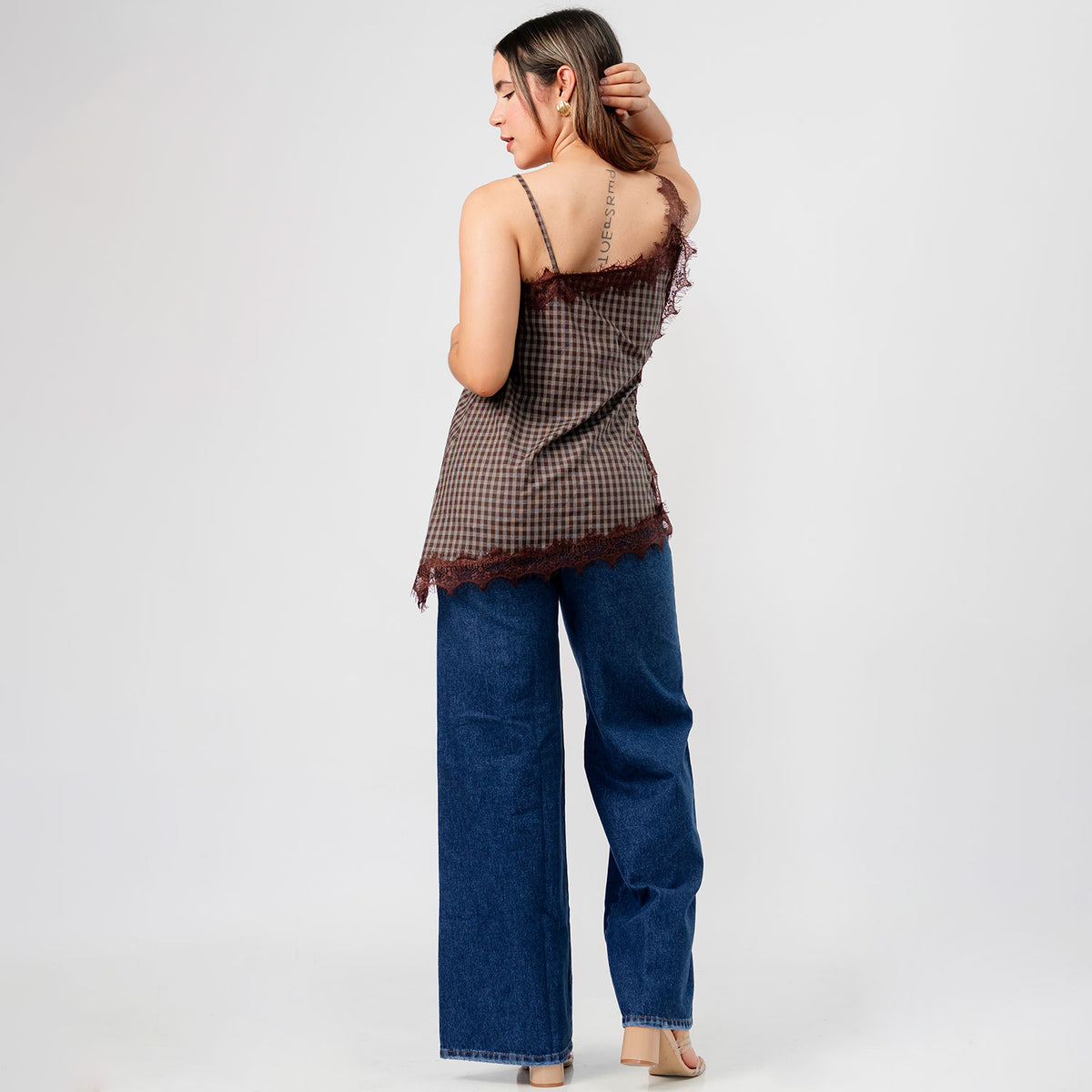 Blusa Asimétrica Violeta con Blonda Marrón