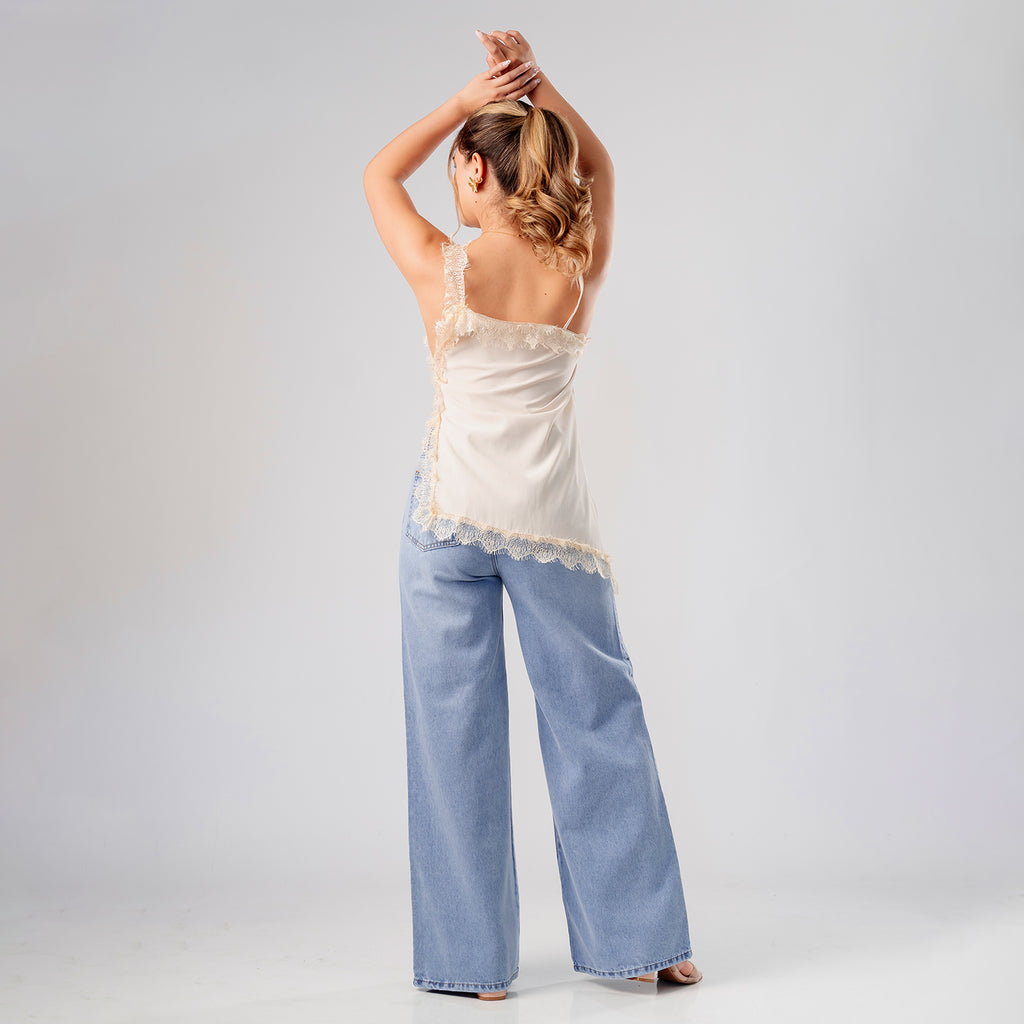 Blusa Asimétrica Violeta con Blonda Beige